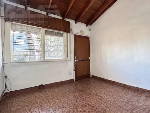 Depto Tipo Casa 2 ambientes con 1 baño