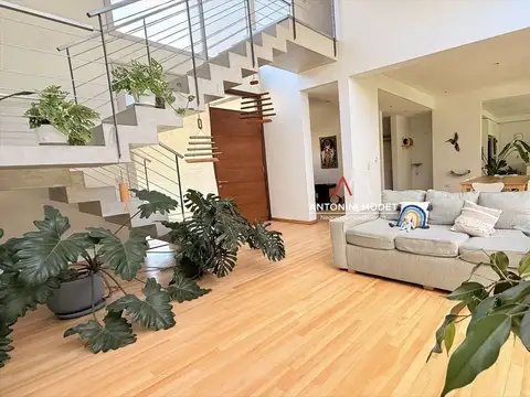 CASA EN VENTA EN ST MATTHEWS VILLAGE - PILAR