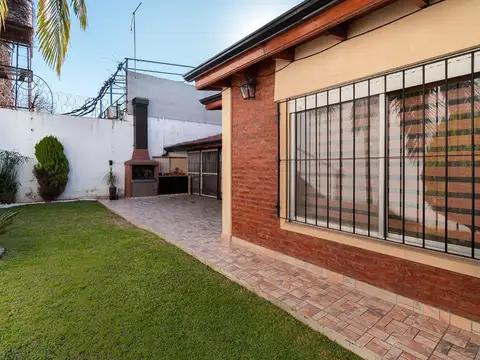 CASA VENTA QUILMES 5 AMBIENTES JARDIN APTA CREDITO