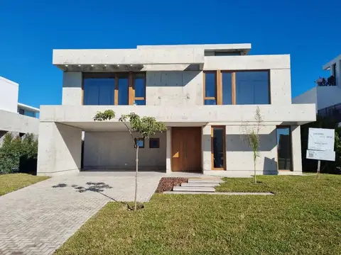 Av. De La Ribera 560