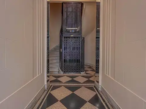 Marcelo T de Alvear  al 900