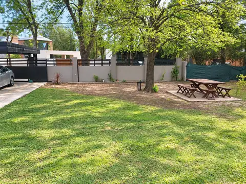 Casa en venta sobre Ramírez, Funes | 2 dormitorios en suite | Quincho y pileta