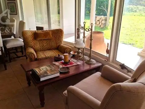 Casa 4 ambientes con 2 baños