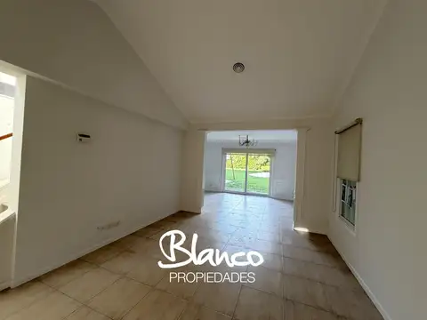 Casa en Alquiler con 1 cochera