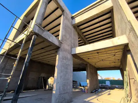 Casa 7 ambientes con 4 baños