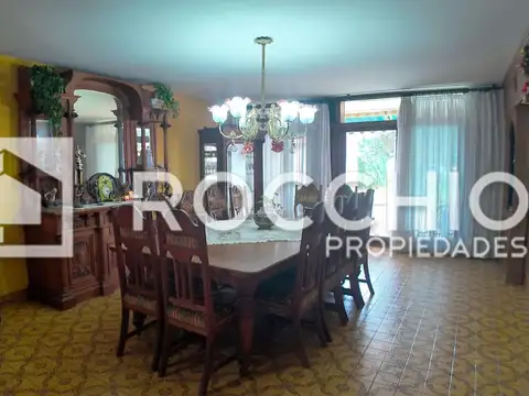 Casa 7 ambientes con 3 baños