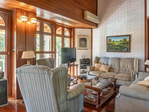 Casa 6 ambientes con 4 baños