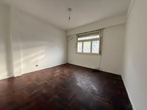 En Venta Departamento de 1 AMBIENTE al frente con Patio  Chacarita