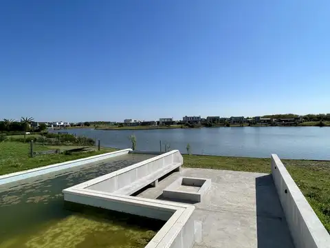 Casa en Venta con 4 cocheras