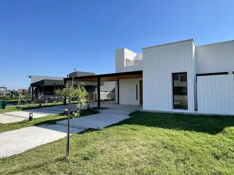 CASA AL LAGO EN SAN SEBASTIAN