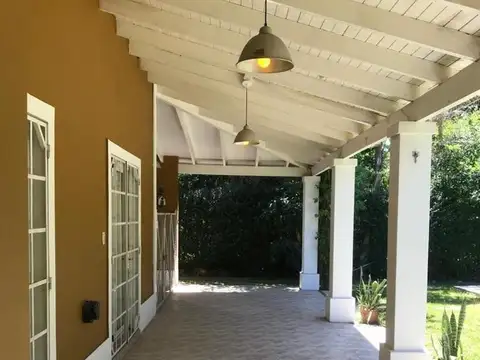 Casa en Venta con 3 cocheras