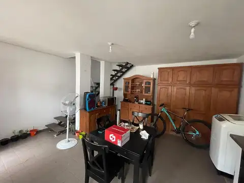 Casa 8 ambientes con 4 baños