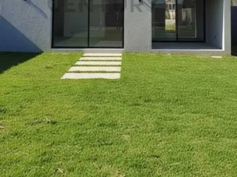 OPORTUNIDAD – CASA EN CONSTRUCCIÓN (70%) – GRAN POTENCIAL DE INVERSIÓN