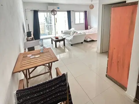 Defensa 1400, Piso 4