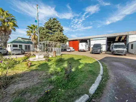 Galpón mas viviendas en venta