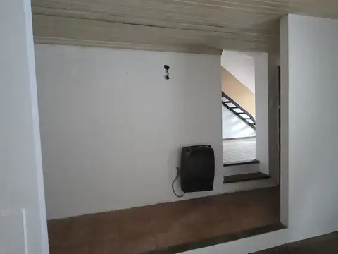 Depto Tipo Casa en Alquiler en Lanus, $ 500.000