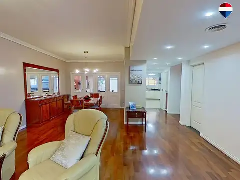 Casa 5 ambientes con 4 baños
