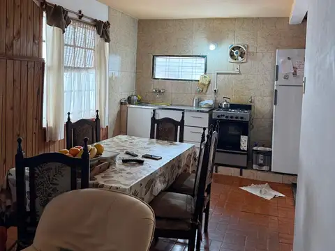 Casa 4 ambientes con 1 baño