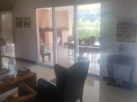 Casa en venta - 3 Dormitorios 2 Baños - Coronel Brandsen