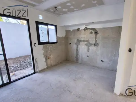 Casa 4 ambientes con 2 baños