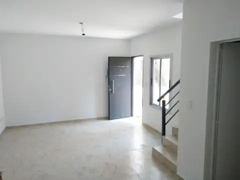 Casa 3 ambientes con 2 baños