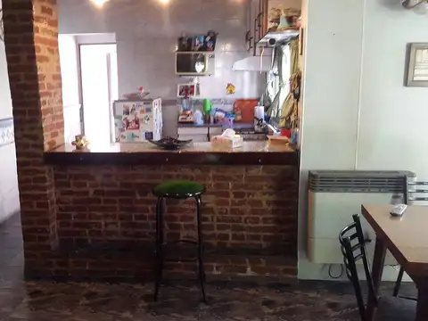 ¡CASA EN VENTA - LONGCHAMPS!