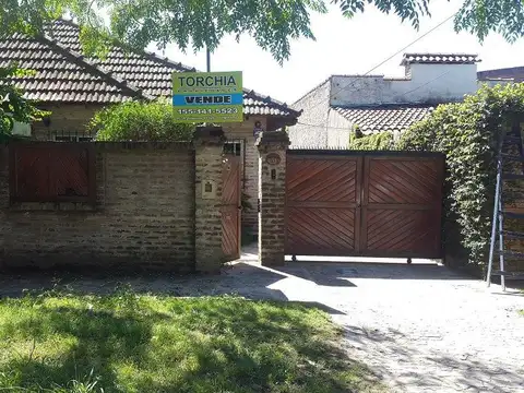 ¡CASA EN VENTA - LONGCHAMPS!