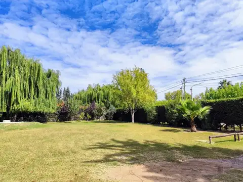 VENTA CASA EN B. LOS LIRIOS CORRALITOS GUAYMALLEN.