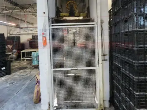 GALPÓN DE 820 M² EN ESQUINA, BUEN ESTADO EN LA TABLADA
