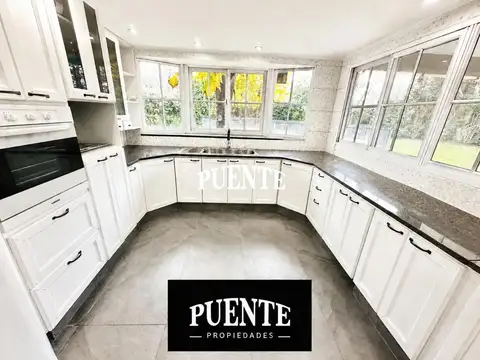Casa 6 ambientes con 4 baños