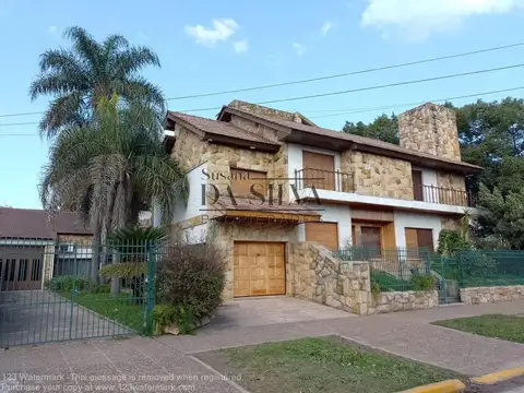 MAGNIFICA CASA en Marcos paz Centro!