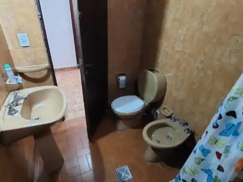 VENTA CASA 3 AMBIENTES BERNAL