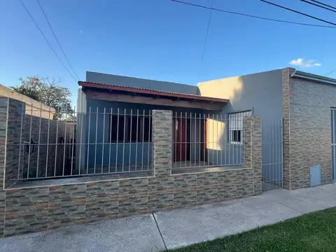 Casa en venta - 3 Dormitorios 2 Baños - 330mts2 - Mercedes