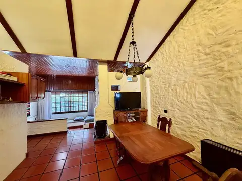 CASA EN VENTA 5 AMB. MONTE GRANDE ZONA TRANQUILA