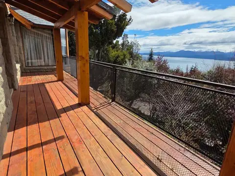 Casa en Alquiler con 1 cochera