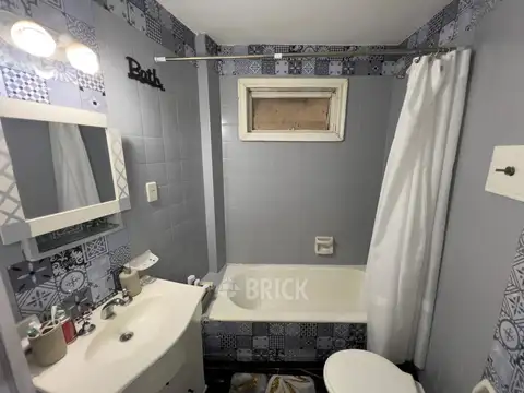 AV. EVA PERON AL 1500 - IMPECABLE BAÑO COMPLETO