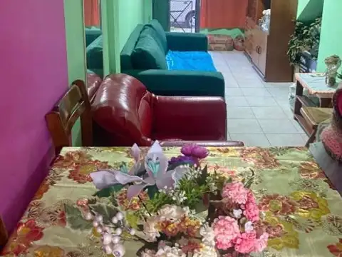 Casa 6 ambientes con 2 baños