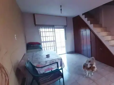 OPORTUNIDAD CASA LOTE PROPIO COCHERAS + DPTO 3 AMB + 2 LOCALES ESCUCHA OFERTAS