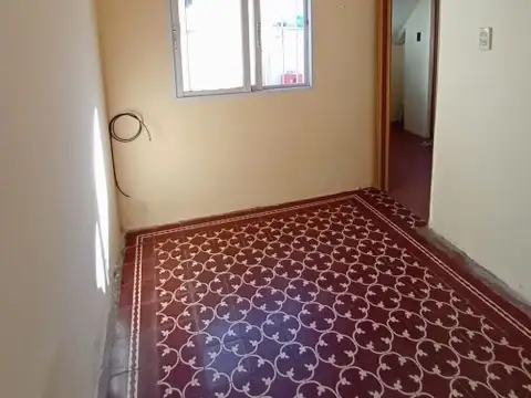 Depto Tipo Casa en Alquiler en Lanus Este, $ 700.000