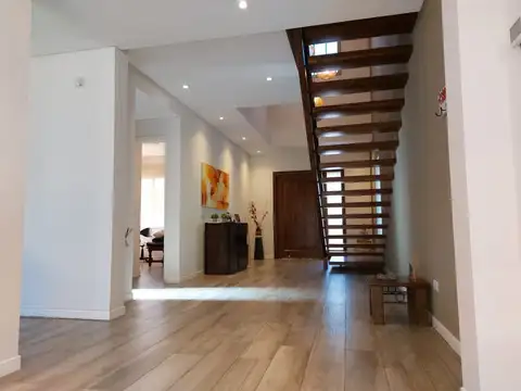 Casa 7 ambientes con 3 baños