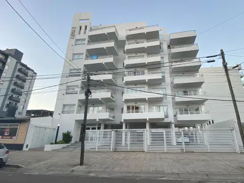 MODERNO DEPARTAMENTO DOS AMBIENTES CON COCHERA Y VISTA AL MAR