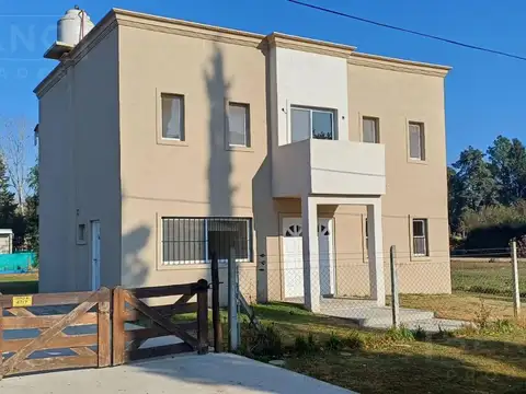 SDA. Venta Casa  3 dorm con  pileta,  calle Guiraldes  al 600, Barrio Parque Sakura, Exaltacion de la Cruz