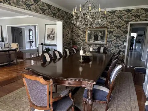 Casa en Venta con 2 cocheras