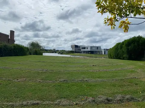 Terreno en Venta de 909,0 m2