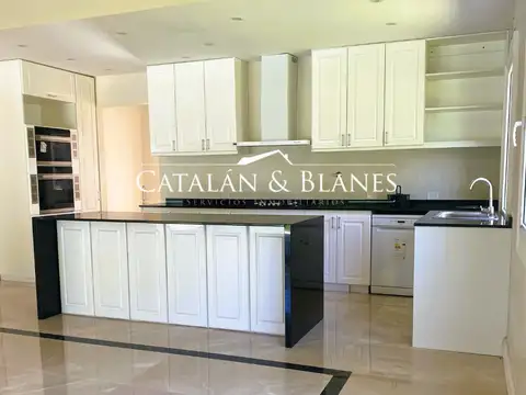 Casa en Venta en Miralagos, USD 330.000