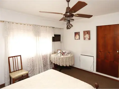 Casa 6 ambientes con 2 baños