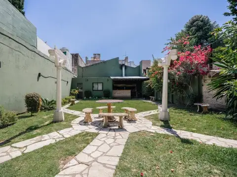 Casa 5 ambientes con 2 baños