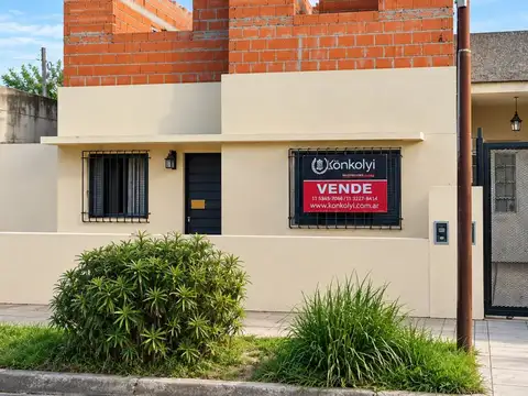 OPORTUNIDAD VENTA CASA A RECICLAR HAEDO ESCUCHA OFERTA