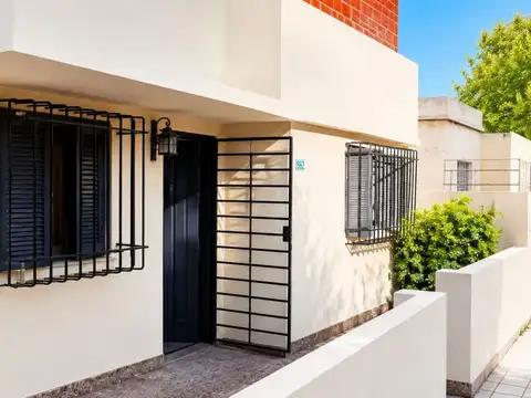 OPORTUNIDAD VENTA CASA A RECICLAR HAEDO ESCUCHA OFERTA