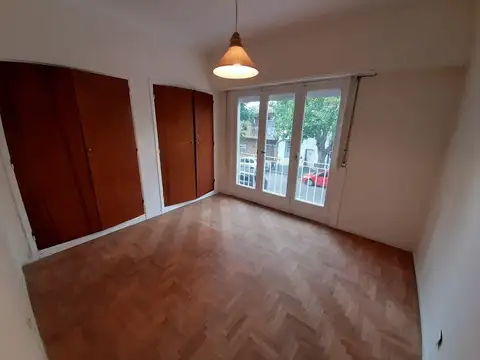 Venta en Block (Chalet + Depto) 4 Ambientes - Macrocentro